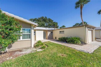 111 Whispering Sands Cir in Sarasota, FL - Building Photo - Building Photo