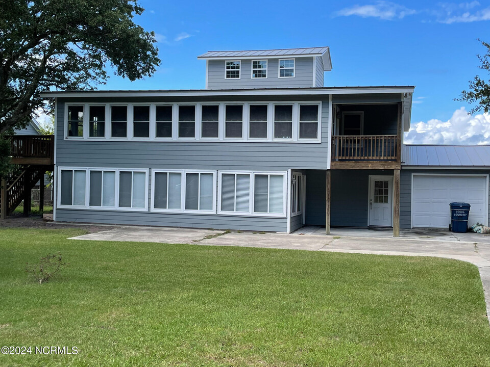 5302 Bogue Sound Dr in Emerald Isle, NC - Building Photo