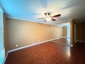 4865 Collwood Blvd in San Diego, CA - Foto de edificio - Building Photo