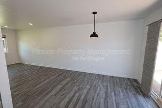 102 Hoover Ave in Ventura, CA - Building Photo - Building Photo