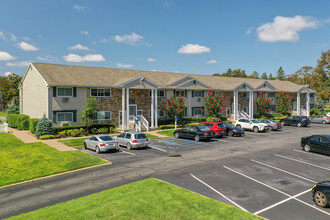 Fairfield Eastbrook Gardens in Bay Shore, NY - Building Photo - Building Photo