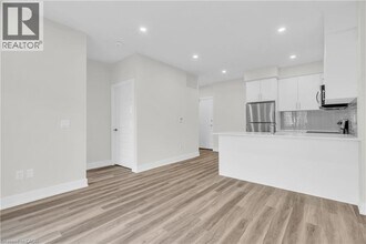 1100 Lackner Pl in Kitchener, ON - Building Photo - Building Photo