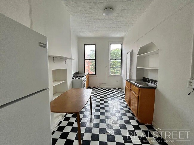 293 Wyckoff Ave, Unit 3R