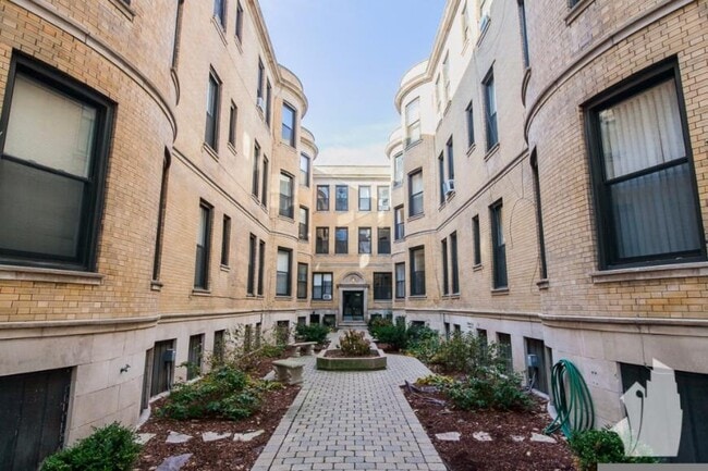 property at 1220 N Dearborn St