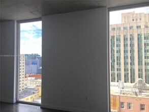 151 SE 1st St, Unit 1504 in Miami, FL - Building Photo - Building Photo