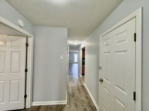 101 Pinewood Dr in Lenoir City, TN - Building Photo - Building Photo