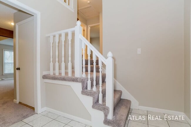 9336 Greenway Ln in Lenexa, KS - Building Photo - Building Photo