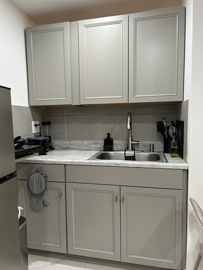 2216 NE 4th Ave in Wilton Manors, FL - Building Photo - Building Photo