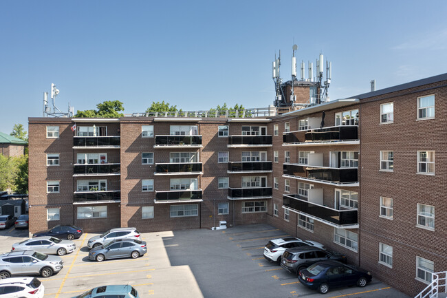 Bayview Apartments in Richmond Hill, ON - Building Photo - Building Photo