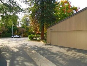 407 W Walnut St in Pasadena, CA - Building Photo - Building Photo