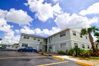 Blue Heron Apartments in West Palm Beach, FL - Building Photo - Building Photo