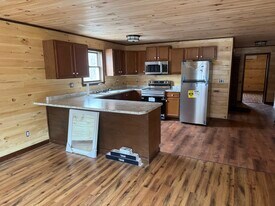 657 Maine Ave, Unit 4 in Farmingdale, ME - Building Photo