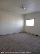 214 Blue Lakes Blvd-Unit -#1 in Twin Falls, ID - Building Photo - Building Photo