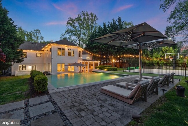 property at 2850 Rosemary Ln