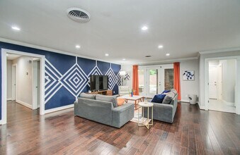 4749 Benning Dr in Houston, TX - Building Photo - Building Photo