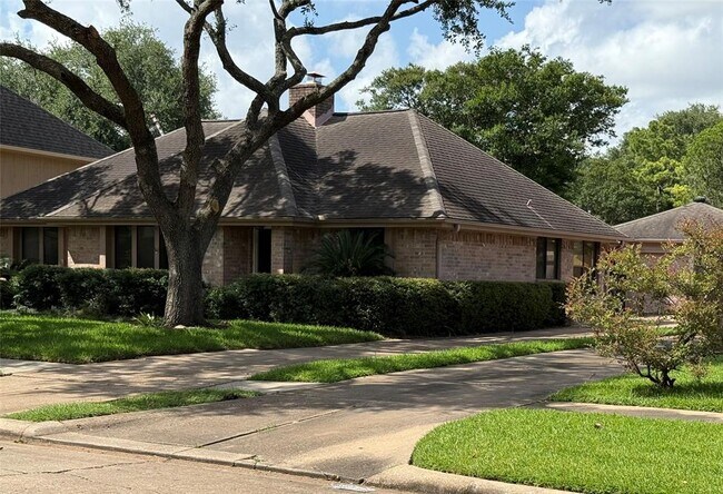 3031 Green Fields Dr in Sugar Land, TX - Foto de edificio - Building Photo