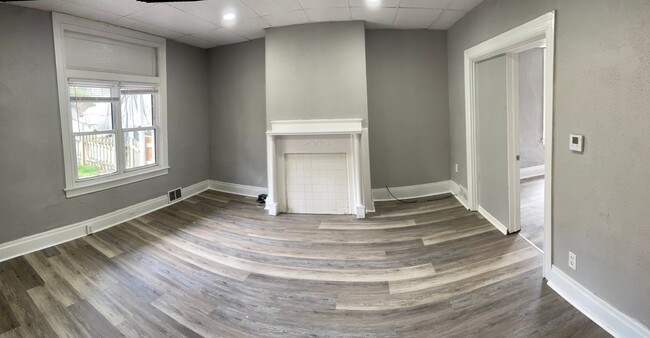 2022 Plainview Ave, Unit first Floor in Pittsburgh, PA - Foto de edificio - Building Photo