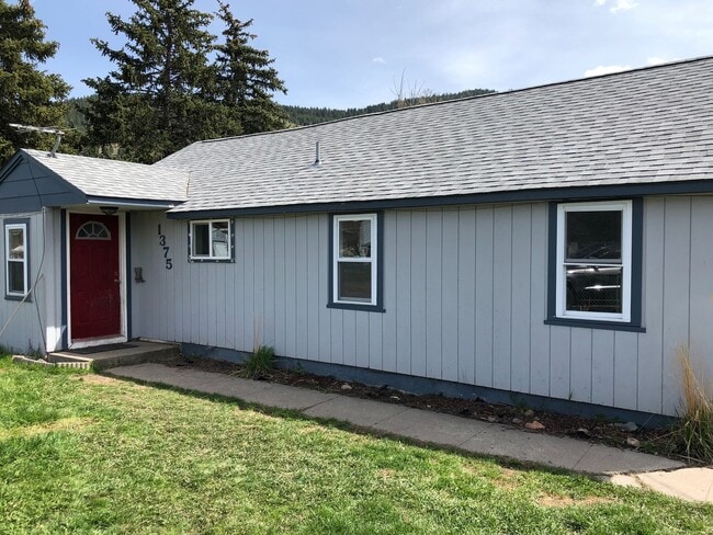 property at 1375 Mountain View Dr