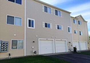 13105 Murdock Terrace in Eden Prairie, MN - Building Photo - Building Photo