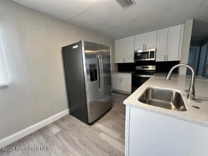 342 Crown Blvd in Melbourne, FL - Foto de edificio - Building Photo