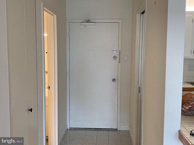 4515 Willard Ave in Chevy Chase, MD - Building Photo - Building Photo