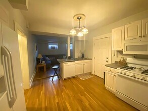 3 Euston St, Unit B in Brookline, MA - Foto de edificio - Building Photo