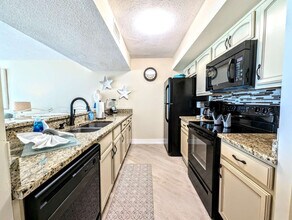 7205 Thomas Dr in Panama City Beach, FL - Building Photo - Building Photo