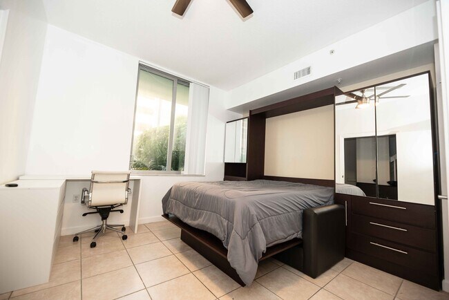 2150 Van Buren St in Hollywood, FL - Building Photo - Building Photo