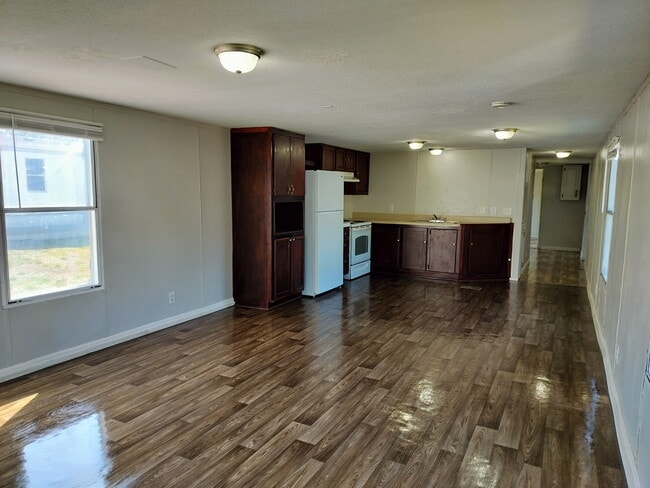 210 Jamback Rd in Anniston, AL - Foto de edificio - Building Photo