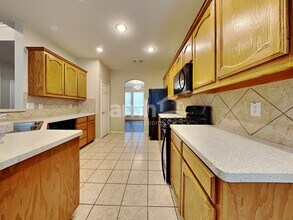 2108 Carlotta Dr in Fort Worth, TX - Foto de edificio - Building Photo