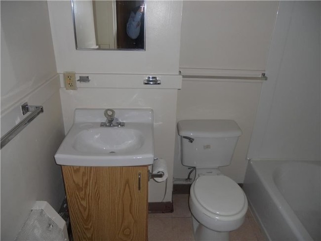 Ridgemont Apartments in Ambridge, PA - Building Photo - Interior Photo