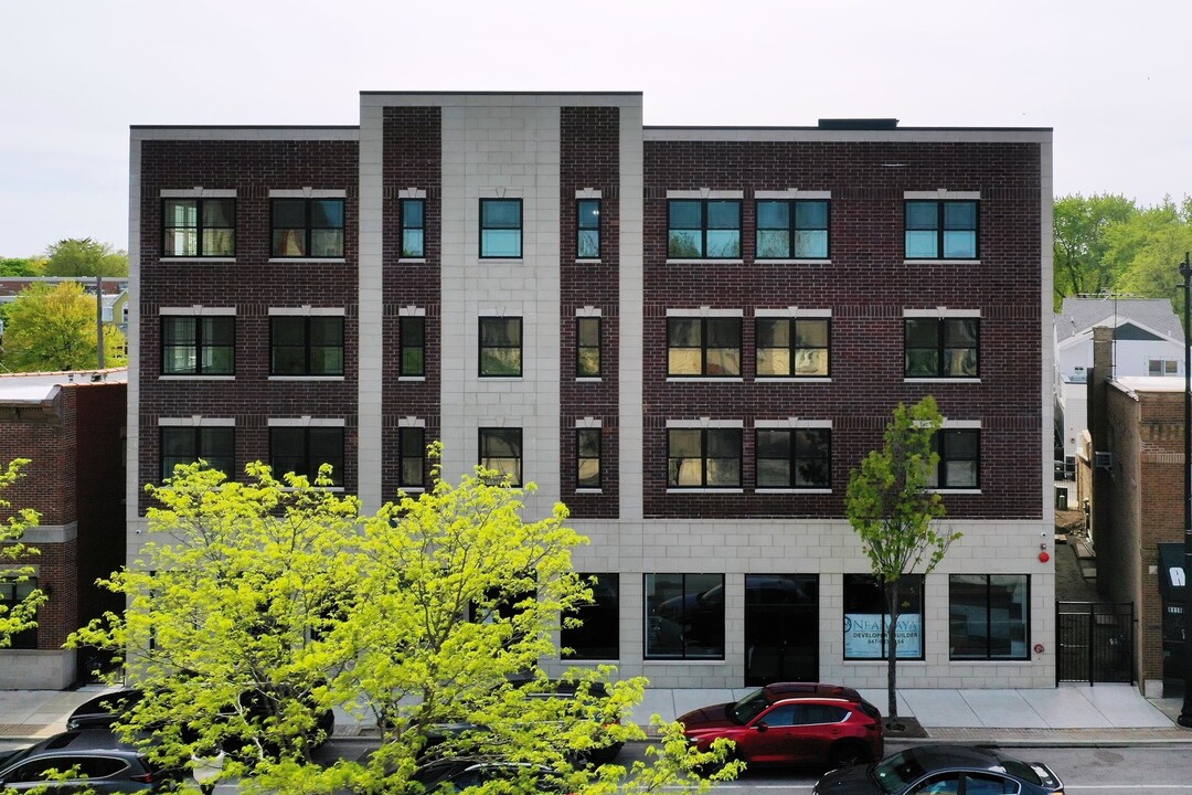 8110 Lincoln Ave in Skokie, IL - Building Photo