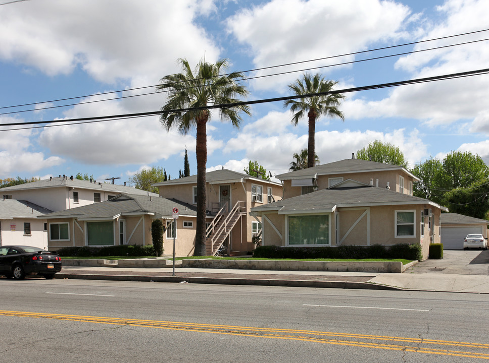 5644-5648 Kester Ave in Van Nuys, CA - Building Photo