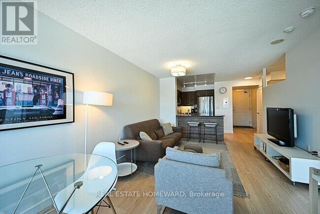 125 Western Battery Rd in Toronto, ON - Building Photo - Building Photo