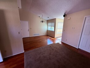 42947 Lemonwood Dr in Lancaster, CA - Building Photo - Building Photo