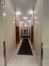 8 Wellesley St W in Toronto, ON - Building Photo - Building Photo