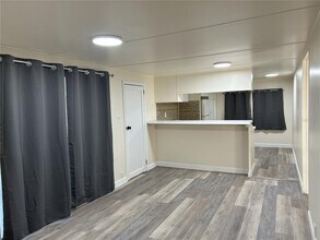 1410 Lakeview Dr in Tavares, FL - Building Photo - Building Photo