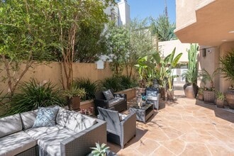 Franklin Tower in Hollywood, CA - Building Photo - Building Photo