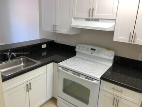1043 NW 4th St in Miami, FL - Building Photo - Building Photo