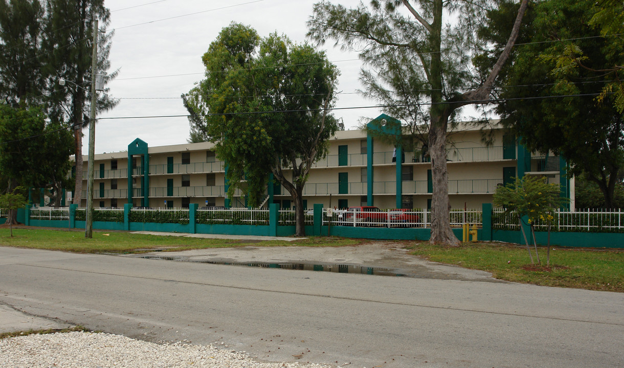 Blue Lake Village Apartments in Miami, FL - Building Photo