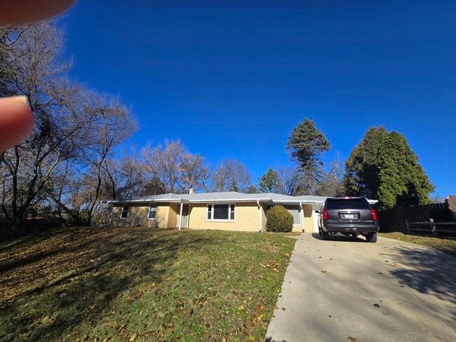 2728 Edgewood Dr in Rockford, IL - Foto de edificio - Building Photo