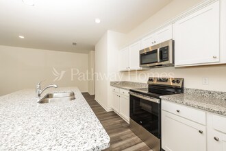 1074 Large Poppy Dr in La Vergne, TN - Building Photo - Building Photo