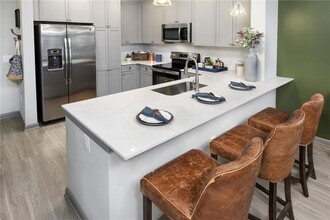 6919 Peachtree Dunwoody Rd, Unit 4075 in Atlanta, GA - Building Photo - Building Photo