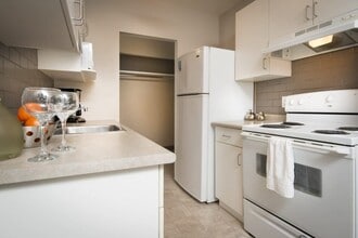 Harwood House in Winnipeg, MB - Building Photo - Building Photo