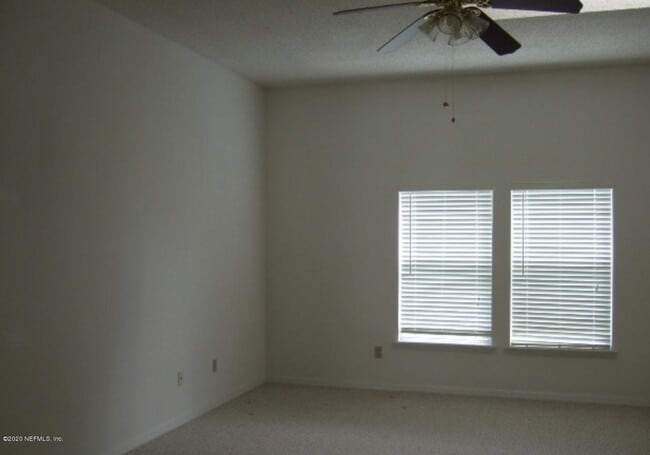 221 Brookchase Ln W in Jacksonville, FL - Foto de edificio - Building Photo