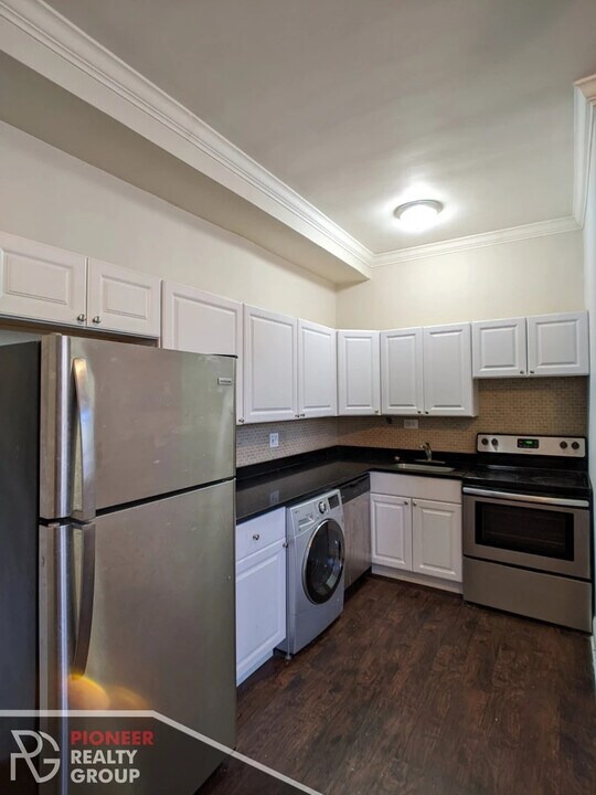 3346 N Marshfield Ave, Unit 205 in Chicago, IL - Building Photo