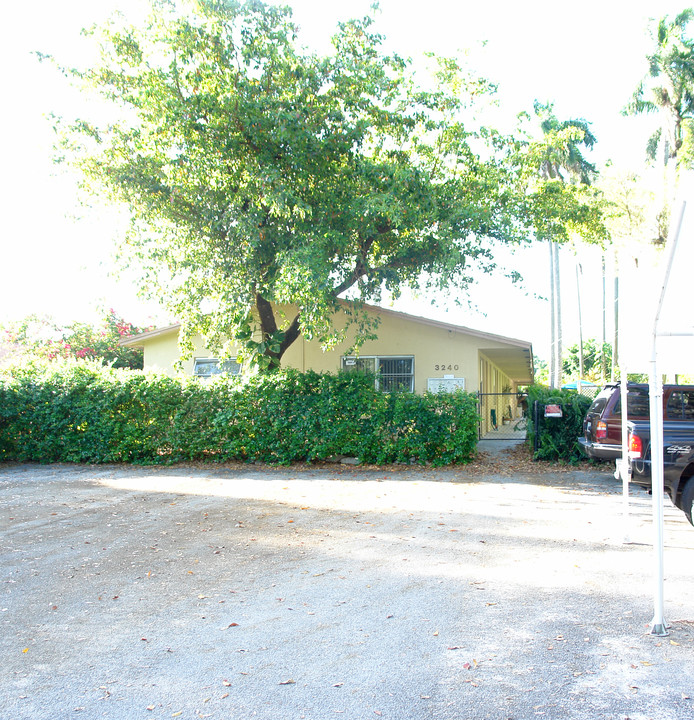 3240 SW 44th St in Fort Lauderdale, FL - Building Photo