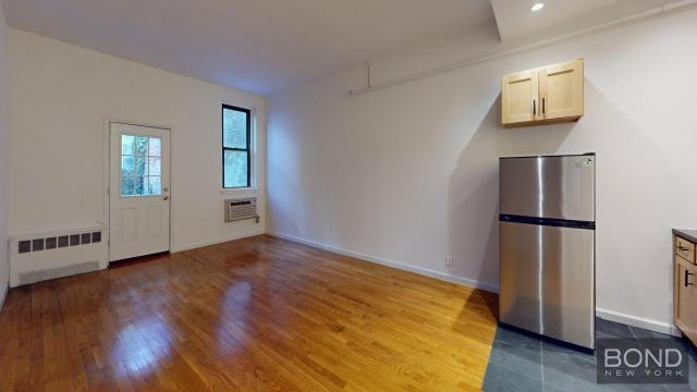 347 E 76th St in New York, NY - Building Photo - Building Photo