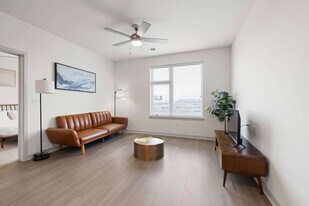 633 E Main St in Louisville, KY - Building Photo