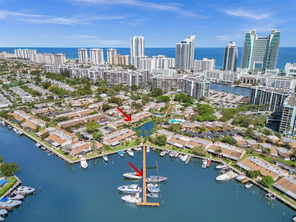 2667 Parkview Dr S in Hallandale Beach, FL - Building Photo